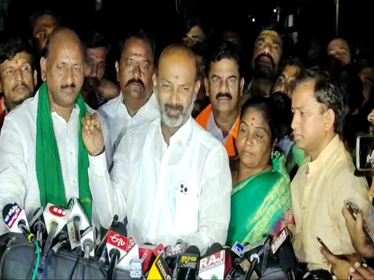 Kamareddy BJP Chief Bandi Sanjay criticized BY Govt of Kamareddy town master plan  DNN Bandi Sanjay : అధికార పార్టీ నేతలతో కొందరు కలెక్టర్లు మందు పార్టీలు, కేటీఆర్ రియల్ ఎస్టేట్ మంత్రి - బండి సంజయ్