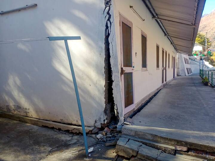Cracks develop in the front portion of a house in Joshimath of Chamoli district of Uttarakhand. (Source: PTI)