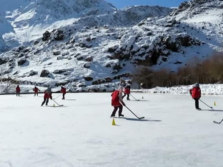 Ladakh's Drass Weather: લદ્દાખ પ્રદેશ તીવ્ર ઠંડીની સ્થિતિમાં ફરી રહ્યો છે અને દ્રાસમાં પારો માઈનસ -25 ડિગ્રી સેલ્સિયસથી નીચે આવી ગયો છે, જે આ સિઝનનો અત્યાર સુધીનો સૌથી ઠંડો દિવસ બની ગયો છે.