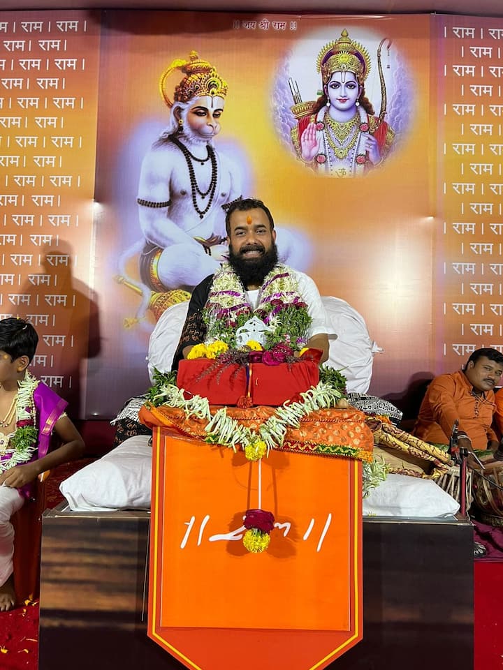 त्यामुळे राज्यात ज्यांना राम कथा लावायची आहे त्यांना काही महिने आधी या महाराजांच्या तारखा घ्याव्या लागतात