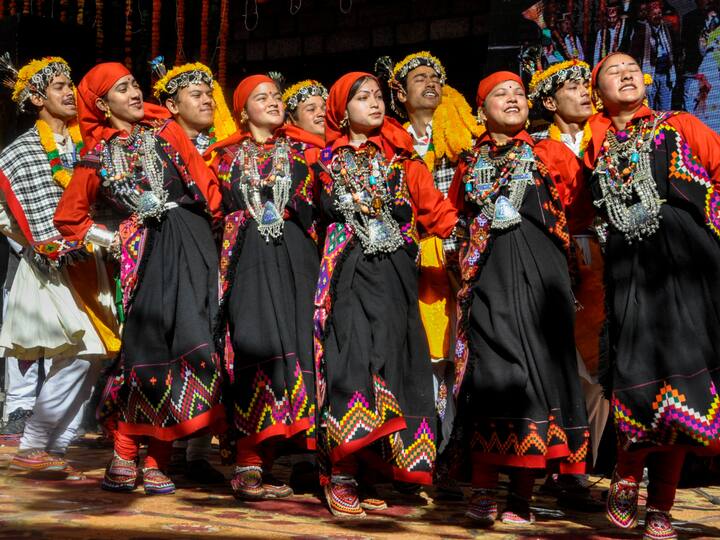 On the festival's first cultural evening, Manu Rangshala was jam-packed with vibrant cultural performances. The police band, “Harmony of Pines”, stole the show. The crowd was thoroughly pleased by the Voice of Carnival participants, who travelled from all around the state along with folk artists. The audience, who braved the chilly weather to take in the performances, was crammed into the outdoor auditorium. (Image Source: PTI)