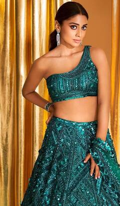 Shriya Saran: வளையபட்டி தவிலே தவிலே...ஸ்ரேயா சரணின் லேட்டஸ்ட் க்ளிக்ஸ் !