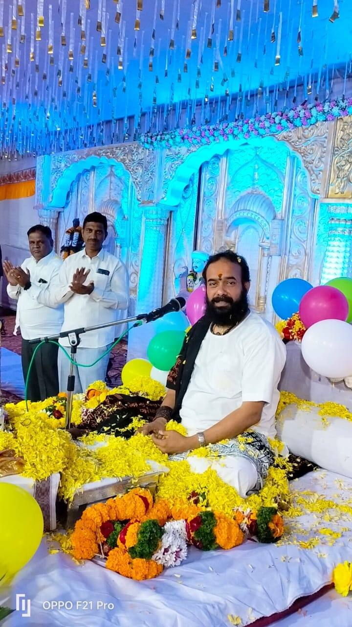 गेल्या 30 वर्षापासून ते राज्यातल्या वेगवेगळ्या भागात रामकथा सांगतात.