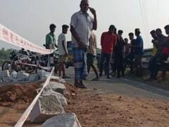 தருமபுரி அருகே சாலையின் ஒரு பகுதி உடைந்து தண்ணீரில் மூழ்கியது..பொதுமக்கள் அவதி