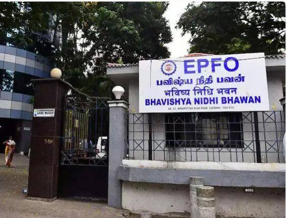 EPFO ਆਪਣੇ ਗਾਹਕਾਂ ਨੂੰ ਨਿੱਜੀ ਵੇਰਵੇ ਜਿਵੇਂ ਕਿ ਆਧਾਰ ਕਾਰਡ ਨੰਬਰ, ਪੈਨ, UAN, ਬੈਂਕ ਖਾਤਾ ਜਾਂ OTP ਨੂੰ ਫ਼ੋਨ ਜਾਂ ਸੋਸ਼ਲ ਮੀਡੀਆ 'ਤੇ ਸਾਂਝਾ ਕਰਨ ਲਈ ਨਹੀਂ ਕਹਿੰਦਾ। EPFO ਜਾਂ ਇਸ ਦਾ ਸਟਾਫ ਕਦੇ ਵੀ ਮੈਸੇਜ, ਕਾਲ, ਈਮੇਲ, ਵਟਸਐਪ ਜਾਂ ਸੋਸ਼ਲ ਮੀਡੀਆ 'ਤੇ ਇਹ ਵੇਰਵੇ ਨਹੀਂ ਪੁੱਛਦਾ।