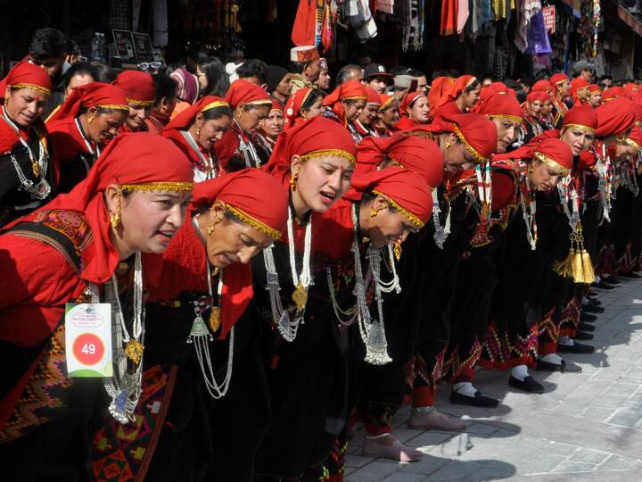 On the second day of the Winter Carnival in Manali, about 1,000 ladies from over 80 mahila mandals on the left bank region took part in the
