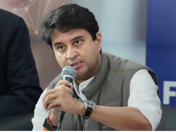 Madhya Pradesh News Jyotiraditya Scindia home district Gwalior Municipal officers troubled by brokers ANN Madhya Pradesh News: ज्योतिरादित्य सिंधिया के गृह जिले में दलालों से परेशान हैं नगर निगम के अफसर, लोगों से की ये अपील