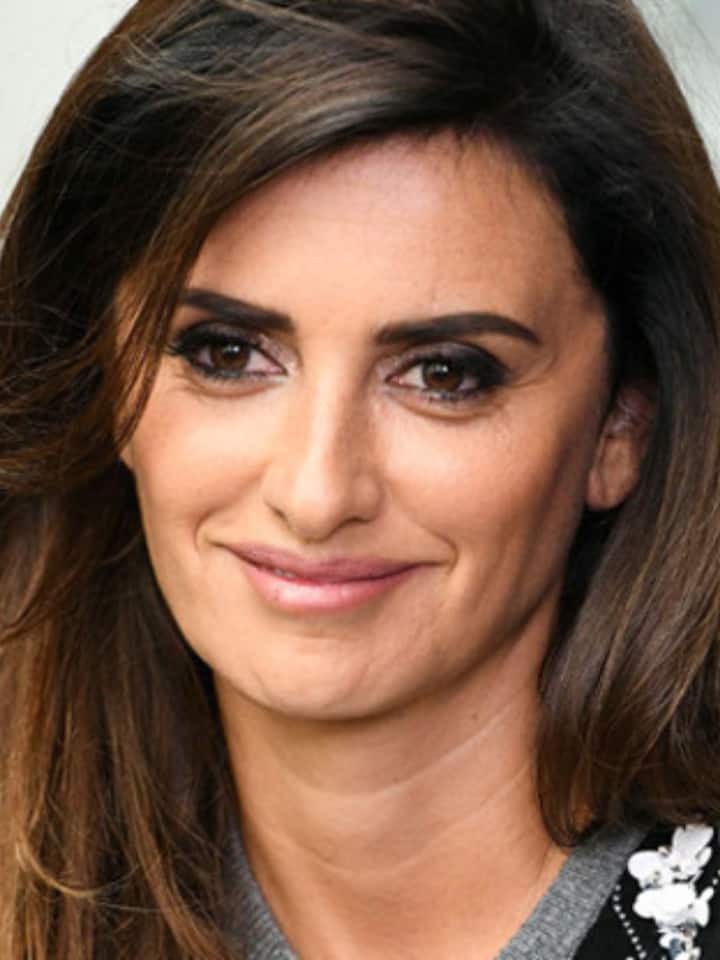 पेनेलोप क्रूज शाहरुख खान की एक्टिंग की बहुत बड़ी फैन हैं. एक इंटरव्यू में उन्होंने कहा था, 'मुझे भारतीय फिल्में पसंद हैं. मैं शाहरुख खान का बहुत बड़ी फैन हूं. मैं उनके साथ काम करना चाहती हूं'.