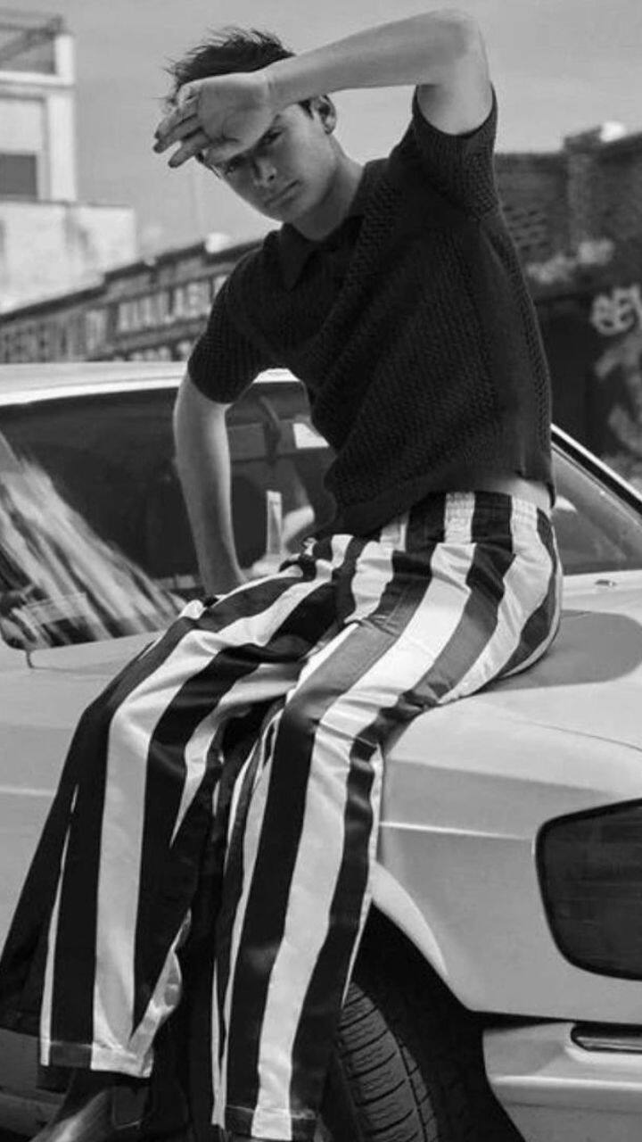 தன்னை ஒரு தன் பாலின ஈர்ப்பாளராக தெரிவித்துள்ளார் நோவா