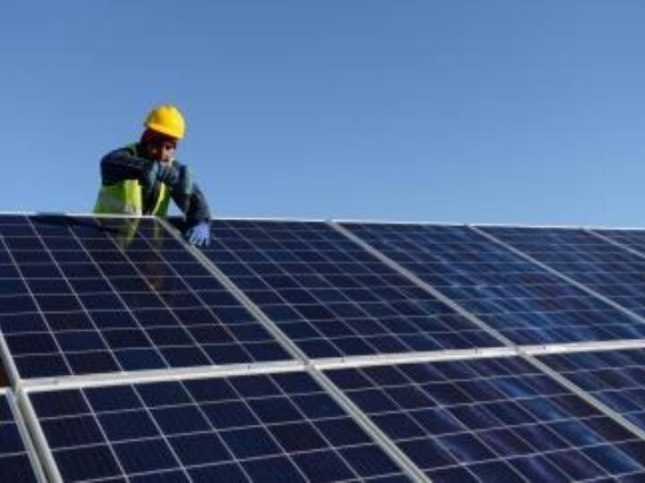 punjab government will install solar panels in all government buildings Punjab Solar Project: पंजाब में सभी सरकारी इमारतों में लगाएगी सोलर पैनल, विभागों के प्रमुखों को दिया गया निर्देश