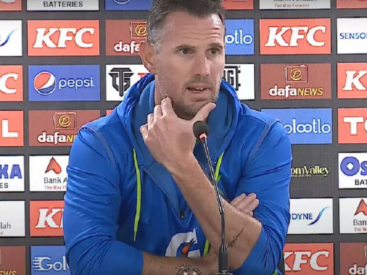 Pak vs NZ Tests Pakistan Shaun Tait Gets Engaged In Heated Argument With Journalists. WATCH Pak Bowling Coach Shaun Tait Gets Engaged In Heated Argument With Journalists. WATCH