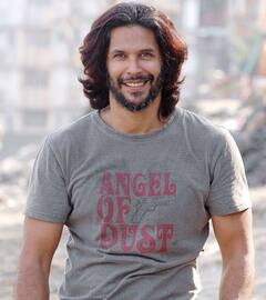 Milind Soman ने Interview देने से पहले Anchor से की अजीबो-गरीब फरमाइश, Riddhi Dogra हुईं Shocked !