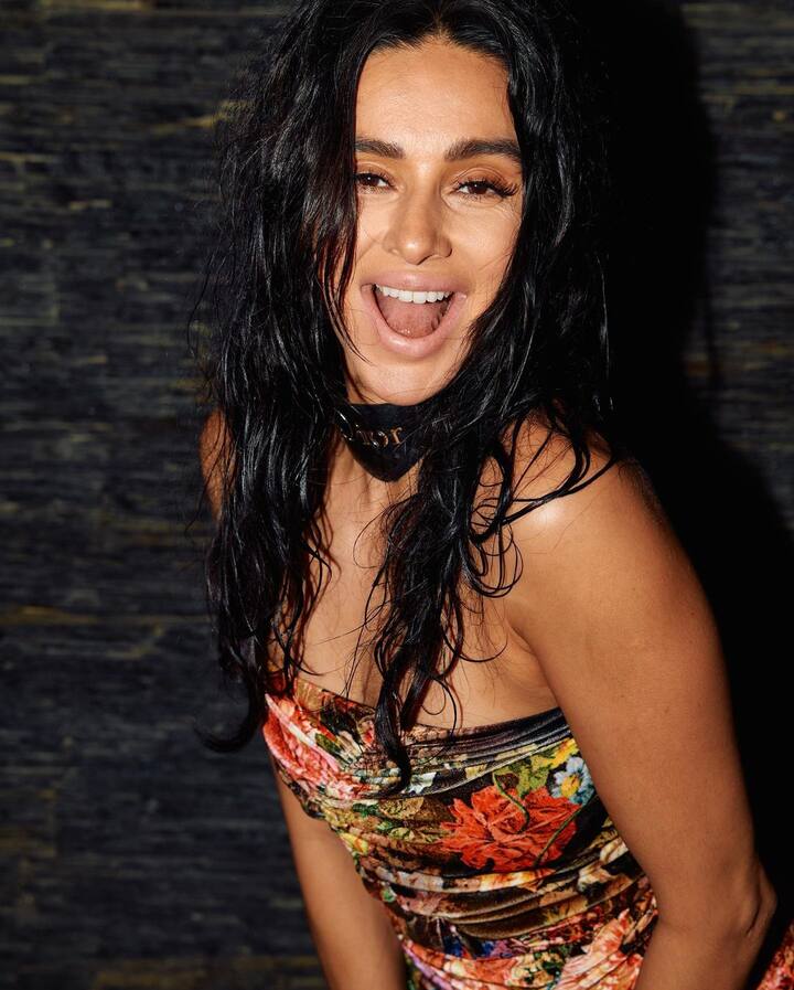 She looks an absolute diva as she poses in the vibrant dress.