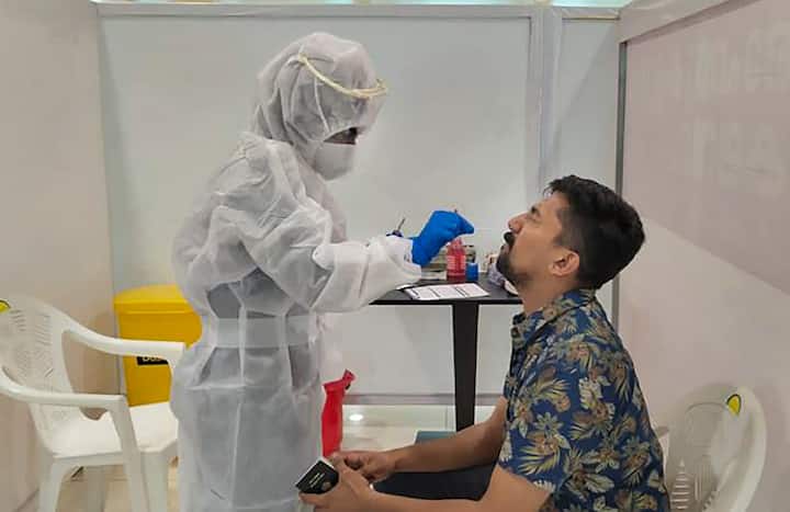 केंद्रीय आरोग्य मंत्रालयाने जारी केलेल्या आकडेवारीनुसार, देशातील कोरोना रुग्णांच्या संख्येत वाढ झाली आहे. आज देशात 288 नवीन कोरोनाबाधितांची नोंद झाली आहे.