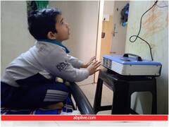 ठंड से बचने के साथ ही टीवी भी देख रहा छोटा बच्चा, यूजर्स को गुदगुदा रही तस्वीर