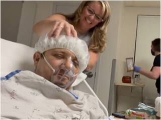 Jeremy Renner Health Update: जेरेमी रेनर ने ICU बेड से अपनी पहली वीडियो की शेयर, बहन से स्पॉ लेते नजर आए 'मार्वल' एक्टर
