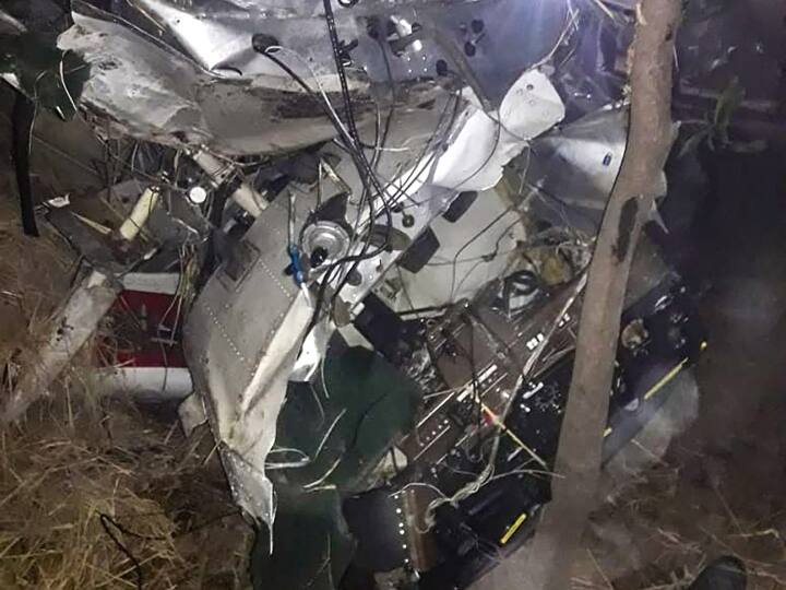 Rewa Plane Crash: मध्यप्रदेश के रीवा में हुए विमान हादसे में एक पायलट की मौत हो गई और एक घायल हो गया. मुख्यमंत्री शिवराज सिंह चौहान ने हादसे पर दुख जताते हुए जांच के आदेश दिए हैं.