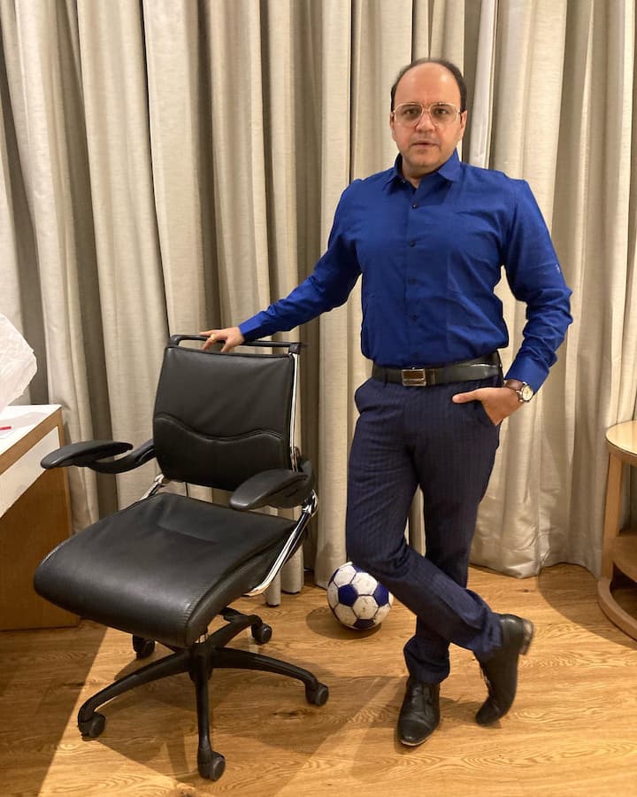 मंदार चंदवादकर की कमाई का जरिया एक्टिंग के अलावा मॉडलिंग और ब्रांड एंडोर्समेंट है. फिलहाल, वह ‘तारक मेहता’ में अपनी एक्टिंग से लोगों को हंसाने का काम कर रहे हैं.