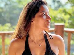 'आपको ठंडी नहीं लगती बहन ' मोनालिसा ने कड़ाके की ठंड में ऐसा क्या पहन लिया जिसे देख ठिठुर गए फैंस