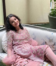 Mahesh Babu Daughter: फैन फॉलोइंग में कई बड़े सितारों को टक्कर देती है महेश बाबू की लाडली बेटी, तस्वीरें देख क्यूटनेस के हो जाएंगे कायल