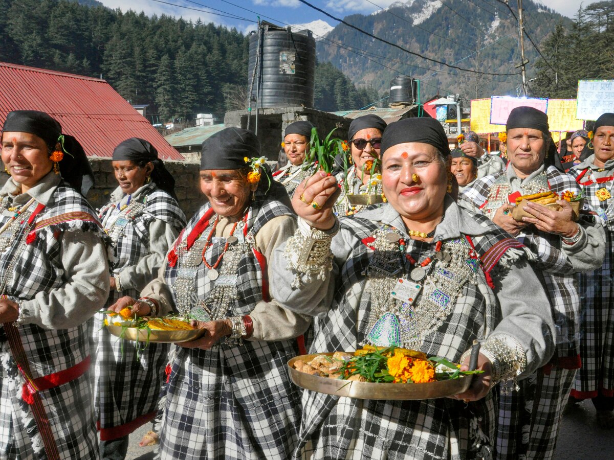 Beautiful Dress👌💕... Lovely Culture of Manali... Let's go Manali to  explore great experience of snowfall🙌💙👍 . . Sojourn Homes & Cottages  Manali . . 🚀Best... | By Sojourn Homes & Cottages ManaliFacebook