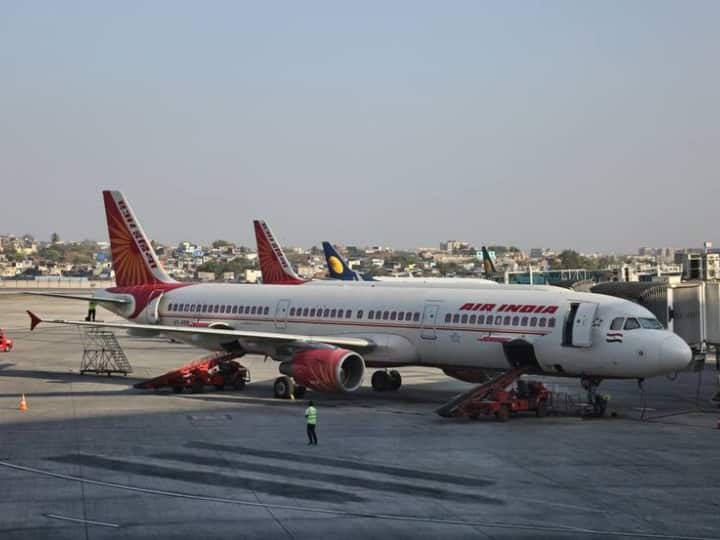 Air India News: एयर इंडिया के सीईओ का कर्मचारियों को फरमान, विमान में किसी भी अनुचित व्यवहार की फौरन जानकारी दें Air India CEO Campbell Wilson tells staff to report any improper behaviour on aircraft to authorities at the earliest Air India News: एयर इंडिया के सीईओ का कर्मचारियों को फरमान, विमान में किसी भी अनुचित व्यवहार की फौरन जानकारी दें