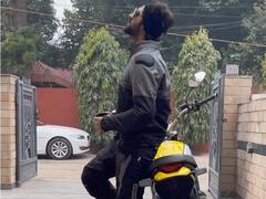 'बस जी लेना चाहता हूं'- सुन्न कर देने वाली सर्दी में डुकाटी चलाते नज़र आए आयुष्मान खुराना, खाया बर्गर... ली चाय की चुस्की