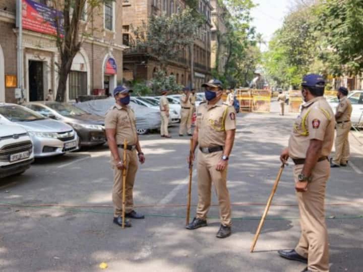 maharashtra News Mumbai News Three terrorists in Mumbai  Call the Mumbai Police Control Room Police system alert Mumbai Threat Call : मुंबईत तीन अतिरेकी, मुंबई पोलीस नियंत्रण कक्षात फोन; पोलीस यंत्रणा अलर्ट