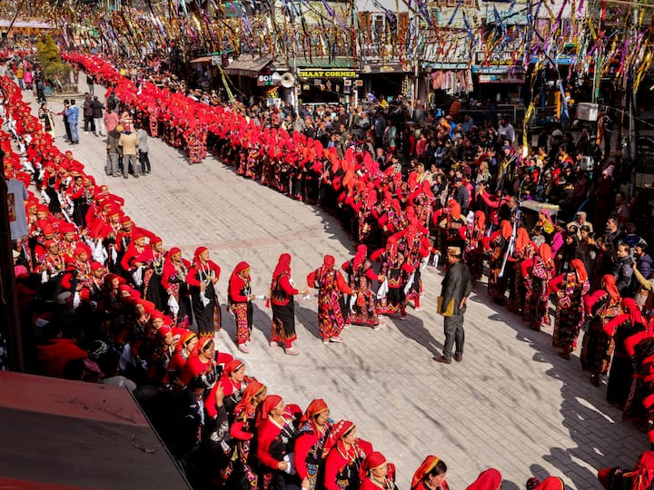 In an effort to draw travellers to Manali for the holidays, the Himachal Pradesh Tourism Development Corporation and private hoteliers are also promoting special packages. The event has received extensive publicity this year as well and is expected to draw many tourists. (Image Source: PTI)