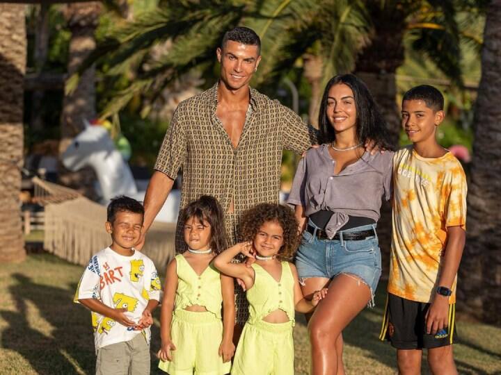 इनके पास मैनहट्टन में ट्रम्प टॉवर के एक अपार्टमेंट से लेकर 6.2 मिलियन डॉलर मूल्य के ला फिनका में एक लग्जरी विला और कई तरह के अपार्टमेंट हैं.