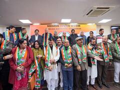 Ex-Dy CM Tara Chand, 16 Other J&K Leaders Quit Ghulam Nabi Azad's Party To Rejoin Congress