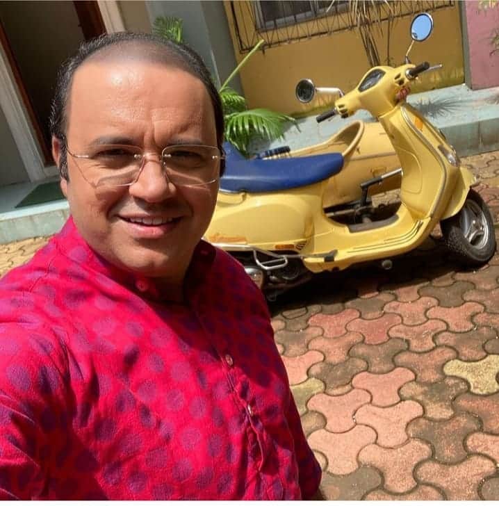 मंदार आज ‘तारक मेहता’ में अपने रोल के लिए प्रति एपिसोड मोटा पैसा चार्ज करते हैं. रिपोर्ट्स के मुताबिक, उनकी पोपटलाल (श्याम पाठक) से भी ज्यादा सैलरी है. पोपटलाल की जहां 60 हजार रुपये प्रति एपिसोड फीस है, जबकि मंदार की 80 हजार रुपये है.