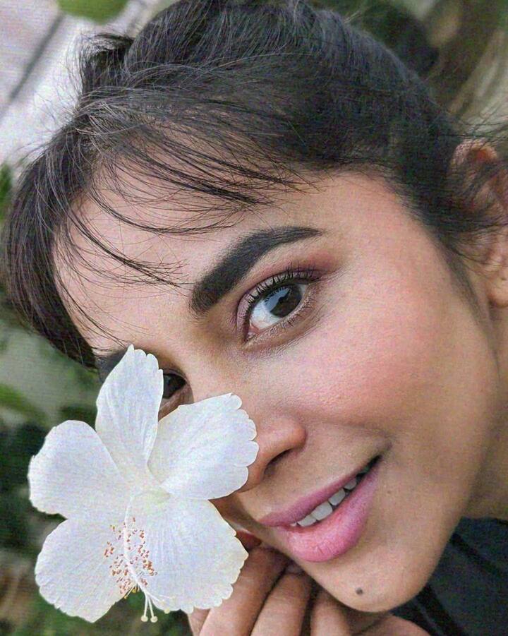 శశివదనే సినిమాతో త్వరలోనే ప్రేక్షకుల ముందుకు రాబోతుంది. Image Credit: Komali Prasad/ Instagram
