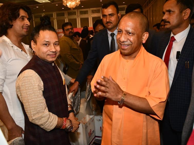 UP CM Adityanath Interacts With Bollywood Members In Mumbai, Says 'UP Safe For Investors' UP CM Adityanath Interacts With Bollywood Members In Mumbai, Says 'UP Safe For Investors'