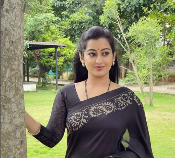 तेजस्वी प्रकाशचा साडी लूक