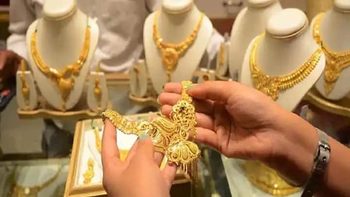 इंडियन बुलियन अॅंड ज्वेलर्स असोसिए शनच्या मते, तुम्ही 8955664433 या क्रमांकावर मिस कॉल देऊन किंमत तपासू शकता. तुम्ही ज्या नंबरवरून मेसेज कराल त्याच नंबरवर तुम्हाला मेसेज येईल.