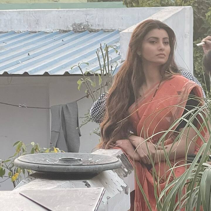 उर्वशी रौतेला और ऋषभ पंत का नोकझोंक वाला रिश्ता किसी से छिपा नहीं.  इस रिश्ते के बीच जब उर्वशी रौतेला ने ये तस्वीर शेयर की थी तो फैंस कैप्शन पढ़ काफी हैरान हुए थे. उर्वशी ने लिखा था -मौत से पहले भी एक और मौत होती है,देखो जरा अपनी मोहब्बत से दूर होकर...