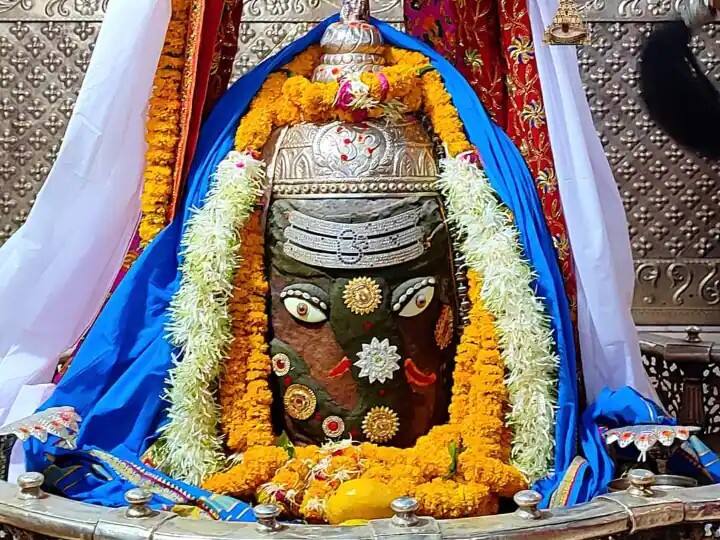 Ujjain Mahakal Mandir: महाकाल मंदिर के गर्भगृह में फिर प्रवेश शुरू, श्रद्धालुओं के लिए ये है दर्शन का समय Ujjain Mahakal Temple Garbhagriha Darshan Open Again for The Devotees Check Timing Ujjain Mahakal Mandir: महाकाल मंदिर के गर्भगृह में फिर प्रवेश शुरू, श्रद्धालुओं के लिए ये है दर्शन का समय