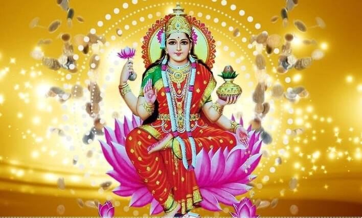 પૂર્ણિમાના દિવસે મા લક્ષ્મીની પૂજામાં તુલસીનો ઉપયોગ ન કરવો. સાથે જ ભગવાન વિષ્ણુની પૂજામાં અક્ષતને સામેલ ન કરો. આમ કરવાથી સુખ-સમૃદ્ધિ દૂર થાય છે.