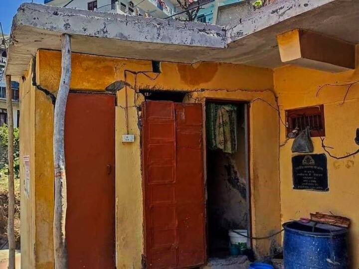 uttarakhand joshimath houses huge cracks temple collapsed due to landslide Joshimath Landslide: धर्मगुरु की चिंता के बीच भू-धंसाव का कारण पता लगा रहे वैज्ञानिक, दहशत में हजारों लोग