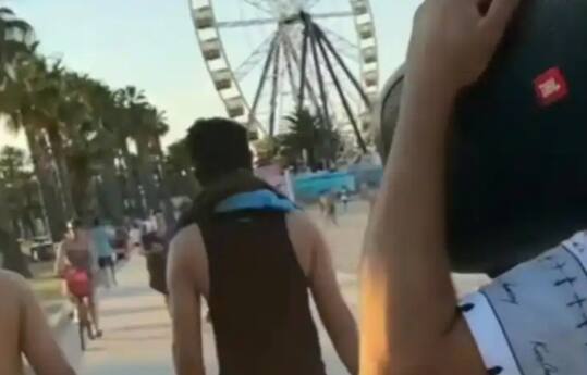 ਆਸਟ੍ਰੇਲੀਆ ਦੇ ਬੀਚ 'ਤੇ ਹਰਿਆਣਵੀ ਦੋਸਤਾਂ ਨੇ ਗਾਇਆ ਦੇਸੀ ਗੀਤ, ਵੀਡੀਓ ਦੇਖ ਕੇ ਆਨੰਦ ਆ ਜਾਵੇਗਾ haryanvi friends play ajay devgn bollywood song on australia beach viral video ਆਸਟ੍ਰੇਲੀਆ ਦੇ ਬੀਚ 'ਤੇ ਹਰਿਆਣਵੀ ਦੋਸਤਾਂ ਨੇ ਗਾਇਆ ਦੇਸੀ ਗੀਤ, ਵੀਡੀਓ ਦੇਖ ਕੇ ਆਨੰਦ ਆ ਜਾਵੇਗਾ