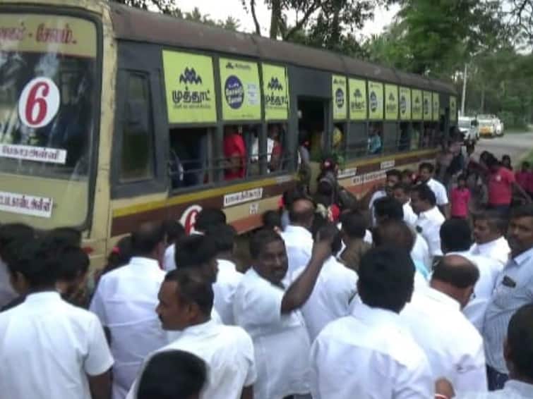 Palakkode government bus is back in operation after three years TNN பாலக்கோடு அருகே கடந்த 3 ஆண்டுகளாக நிறுத்தப்பட்ட அரசு பேருந்து மீண்டும் இயக்கம்