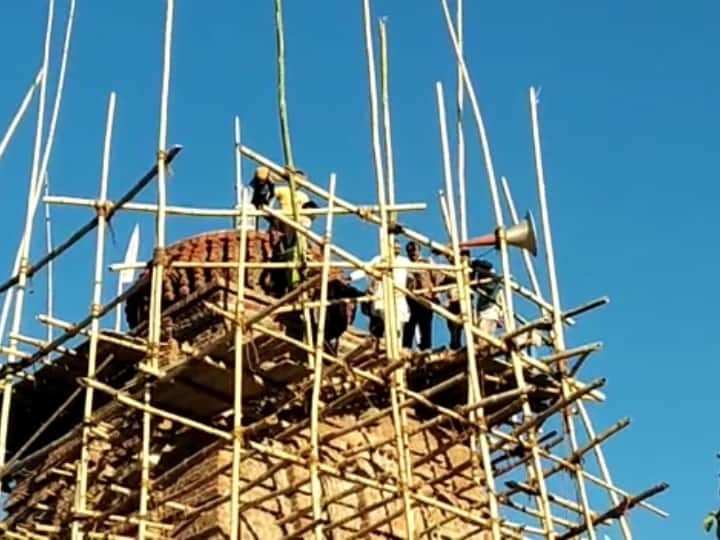 दरअसल, मनेंद्रगढ़ में सिद्ध बाबा भोलेनाथ मंदिर की शुरुआत 1905 से की गई है. जिसके बाद अब 20 फरवरी 2020 से केदारनाथ की तर्ज पर यहां मंदिर निर्माण कराया जा रहा. समिति के सदस्यों के जरिए बताया गया है कि बाबा का मंदिर सड़क मार्ग से 85 मीटर ऊंचा है.