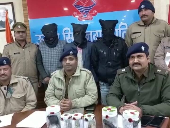 Udham Singh Nagar News: हल्द्वानी से यूपी के कई बड़े शहरों में करते थे चरस की सप्लाई, पुलिस ने 3 आरोपियों को पकड़ा Udham Singh Nagar Miscreants Used to supply charas from Haldwani to Uttar Pradesh ANN Udham Singh Nagar News: हल्द्वानी से यूपी के कई बड़े शहरों में करते थे चरस की सप्लाई, पुलिस ने 3 आरोपियों को पकड़ा