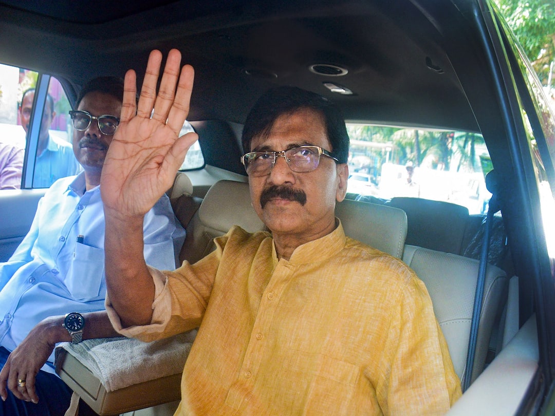 Shinde Government On 'Ventilator', Will Fall By Feb: Sanjay Raut Ahead Of SC Hearing On Jan 10 Shinde Government On 'Ventilator', Will Fall By Feb: Sanjay Raut Ahead Of SC Hearing On Jan 10
