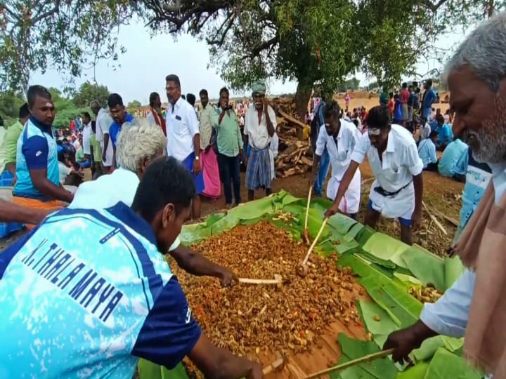 மலை, மலையா சோறு.. அண்டா, அண்டாவா கறிக்குழம்பு - ஆண்கள் மட்டுமே பங்கேற்கும் விநோத திருவிழா..!