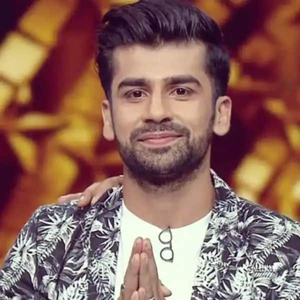 अभिनेता आशीष मेहरोत्रा (Ashish Mehrotra) शो में परितोष शाह की भूमिका निभा रहे हैं. उन्हें शो तोषू के नाम से बुलाते हैं. उनकी कुल संपत्ति 7-10 करोड़ है. अनुपमा में आशीष एक एपिसोड की करीब 33,000 फीस लेते हैं.