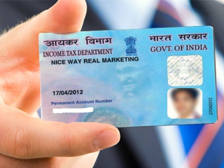 आपने भी कई ऐसे मामलों के बारे में सुना होगा, जिसमें पैन कार्ड की मदद से दूसरों के नाम पर लोन लिया गया. अगर आपके पास भी पैन कार्ड होगा तो आप आसानी से चेक कर सकते हैं कि किसी ने आपके पैन कार्ड पर लोन तो नहीं लिया है.