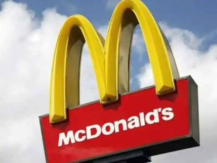 mcdonalds ceo chris kempczinski announced that layoffs are coming by april to reduce costs McDonald's ਦੇ ਕਰਮਚਾਰੀਆਂ 'ਤੇ ਲਟਕੀ ਛਾਂਟੀ ਦੀ ਤਲਵਾਰ, CEO ਨੇ ਦੱਸਿਆ ਕਿਉਂ ਅਤੇ ਕਦੋਂ ਹੋਵੇਗੀ ਪ੍ਰਕਿਰਿਆ