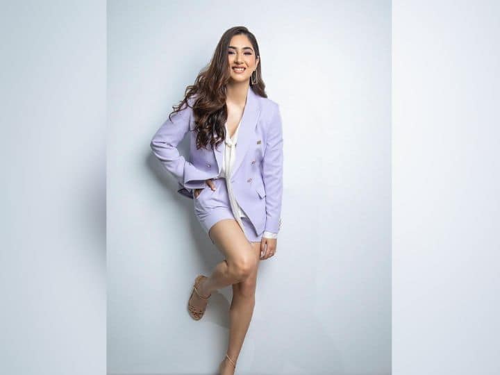 Disha Parmar Photos: एक्ट्रेस दिशा परमार अपनी सादगी से लोगों का दिल जीत लेती हैं. हमेशा सिंपल और सोबर लुक उनके फैंस को दीवाना बना देता है.